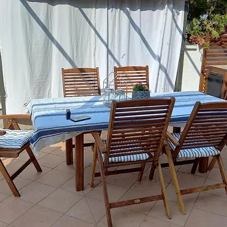 Henne Villa Velovici