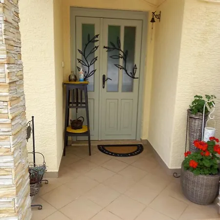 Henne Villa