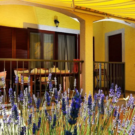 Henne Villa